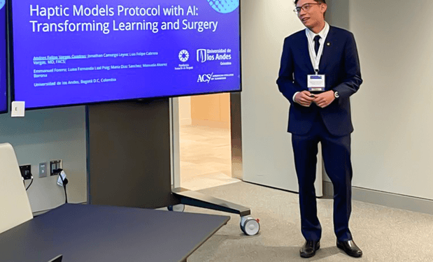 Andrés Felipe Vargas Cuadros presenting the work at Surgeons and Engineers 2026