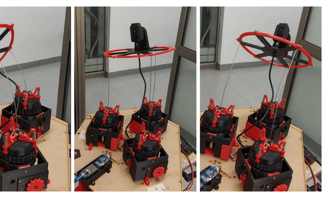 Robot continuo paralelo de tres varillas en distintas posiciones